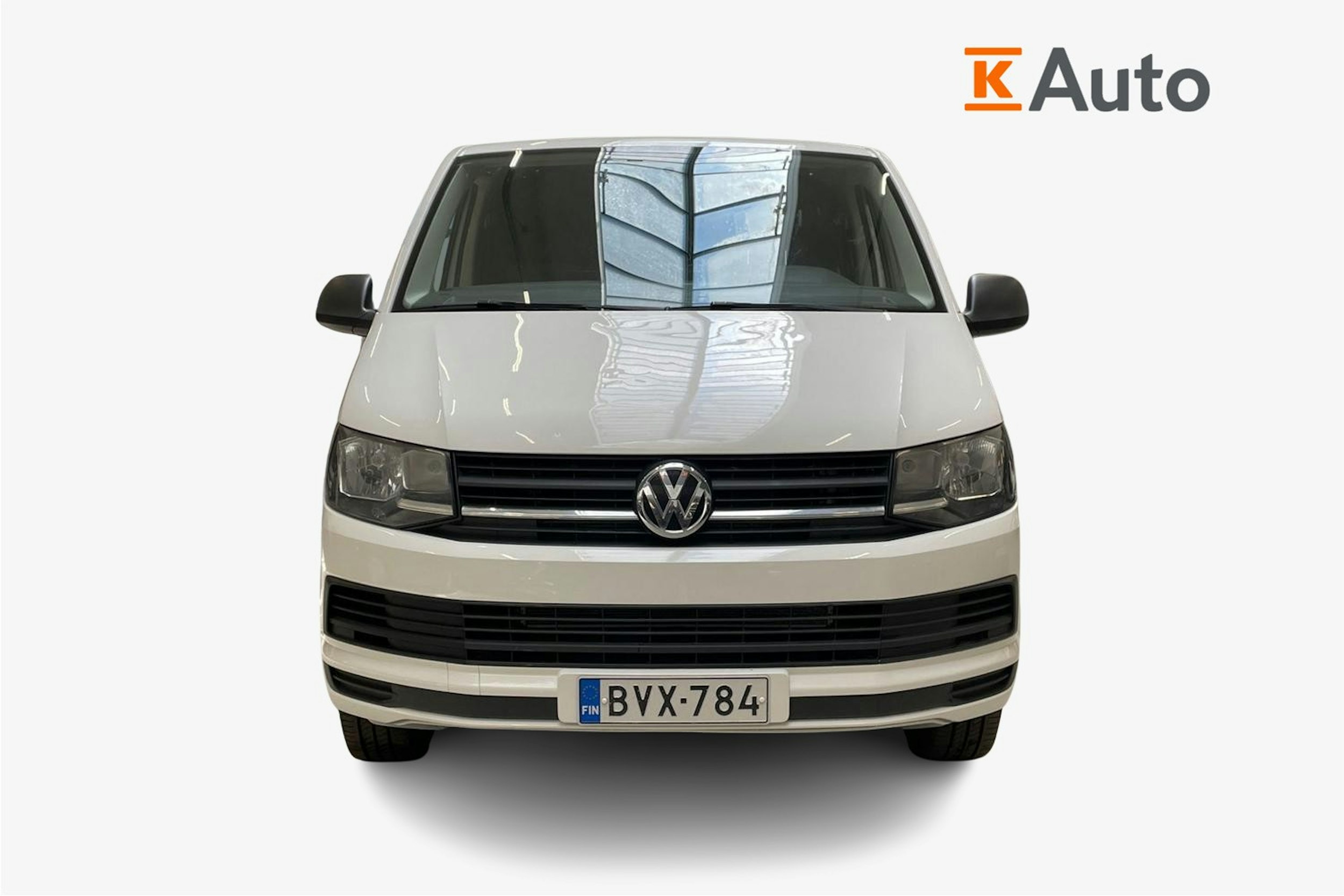 valkoinen Volkswagen Transporter 2019 kuva 5.