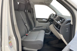 valkoinen Volkswagen Transporter 2019 kuva 10.