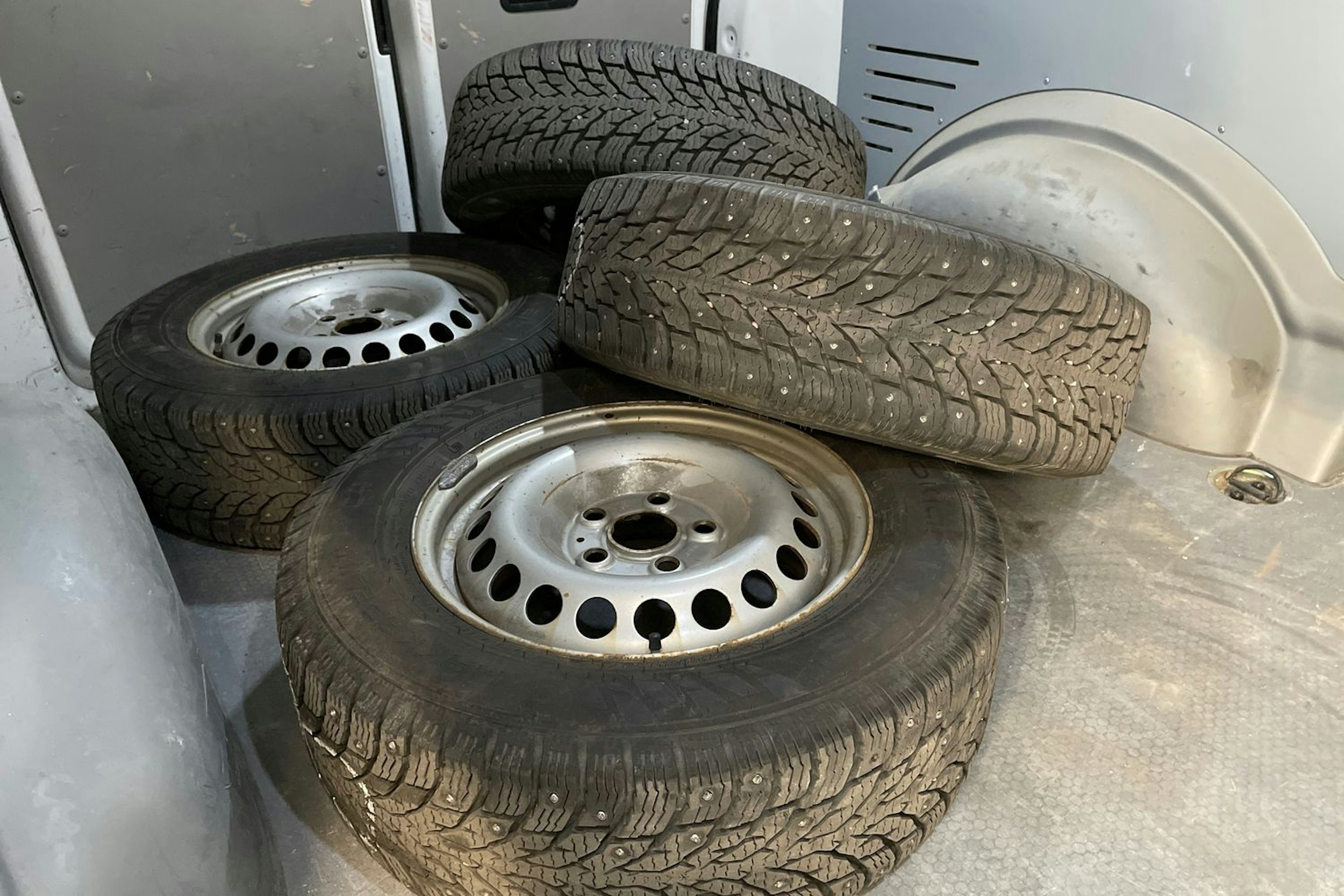 valkoinen Volkswagen Transporter 2019 kuva 15.