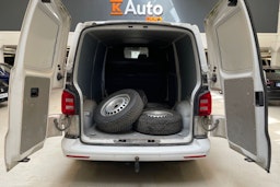 valkoinen Volkswagen Transporter 2019 kuva 16.