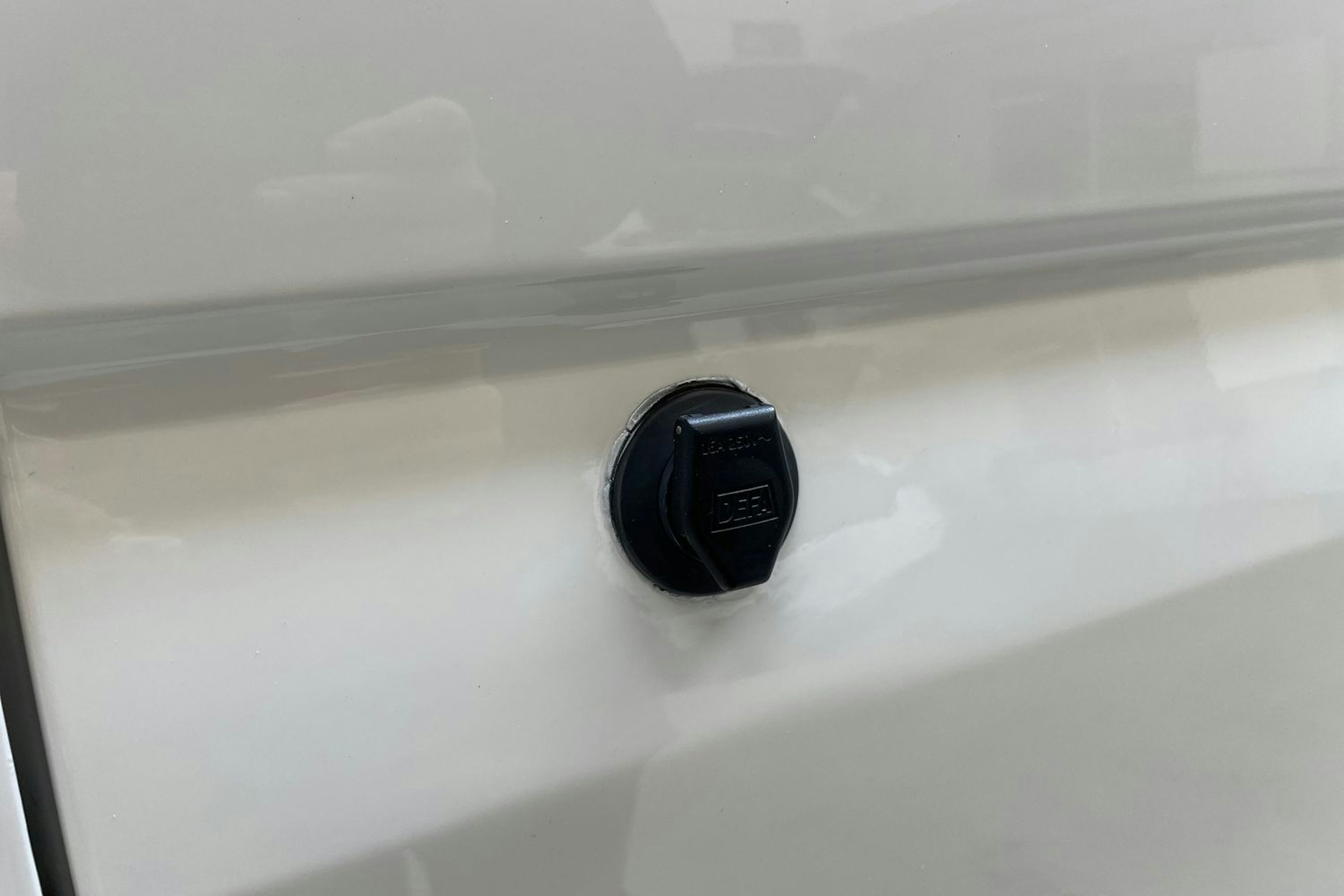 valkoinen Volkswagen Transporter 2019 kuva 17.