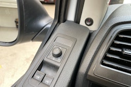 valkoinen Volkswagen Transporter 2019 kuva 19.