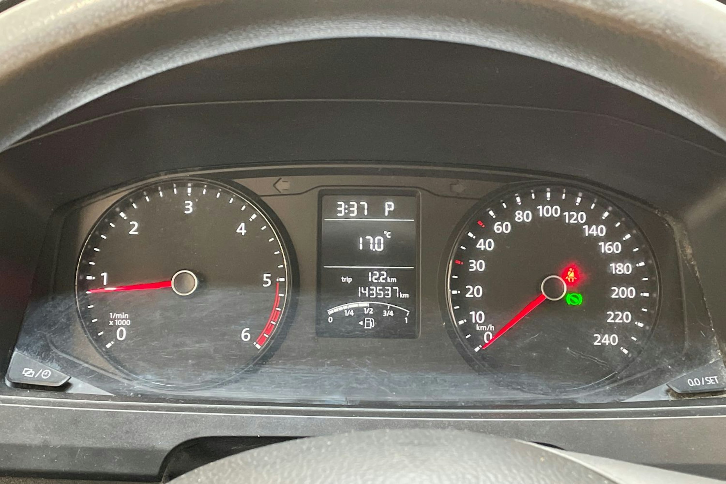 valkoinen Volkswagen Transporter 2019 kuva 20.