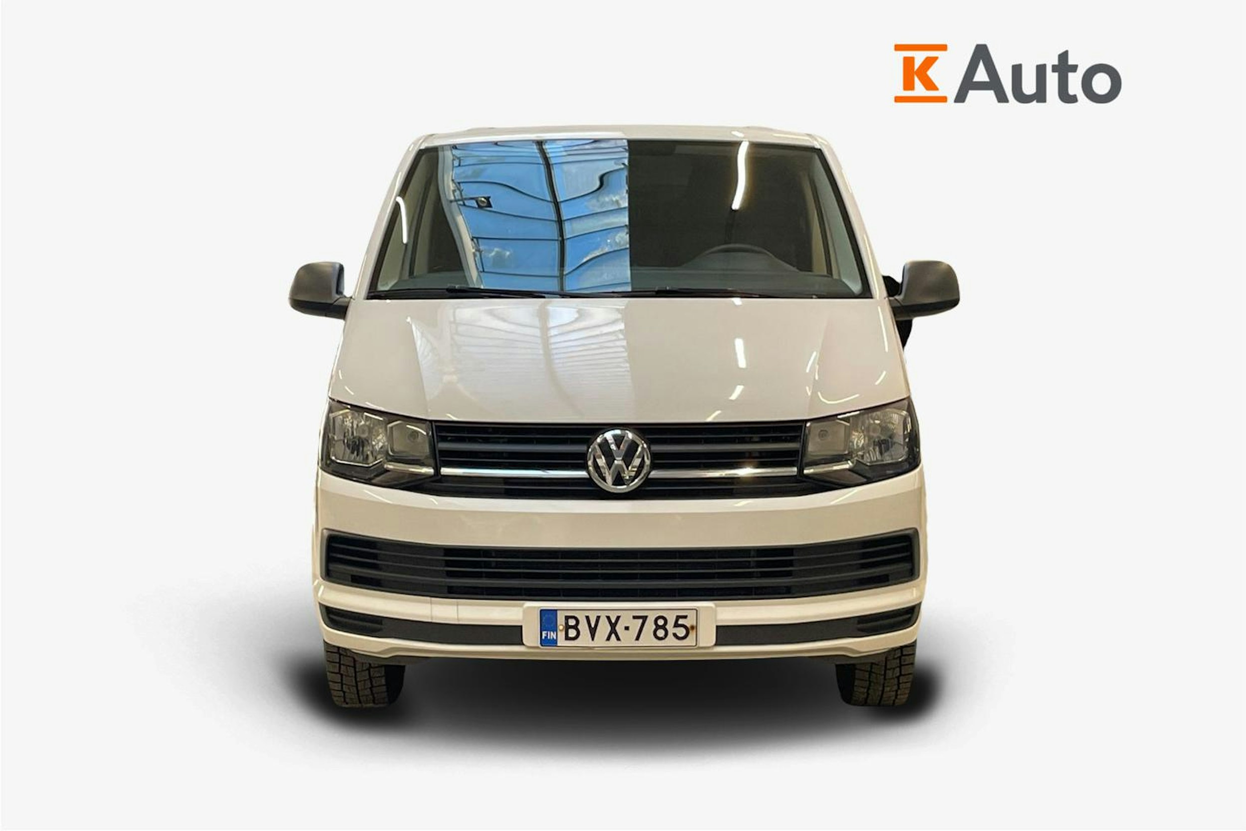 valkoinen Volkswagen Transporter 2019 kuva 5.
