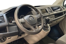 valkoinen Volkswagen Transporter 2019 kuva 9.