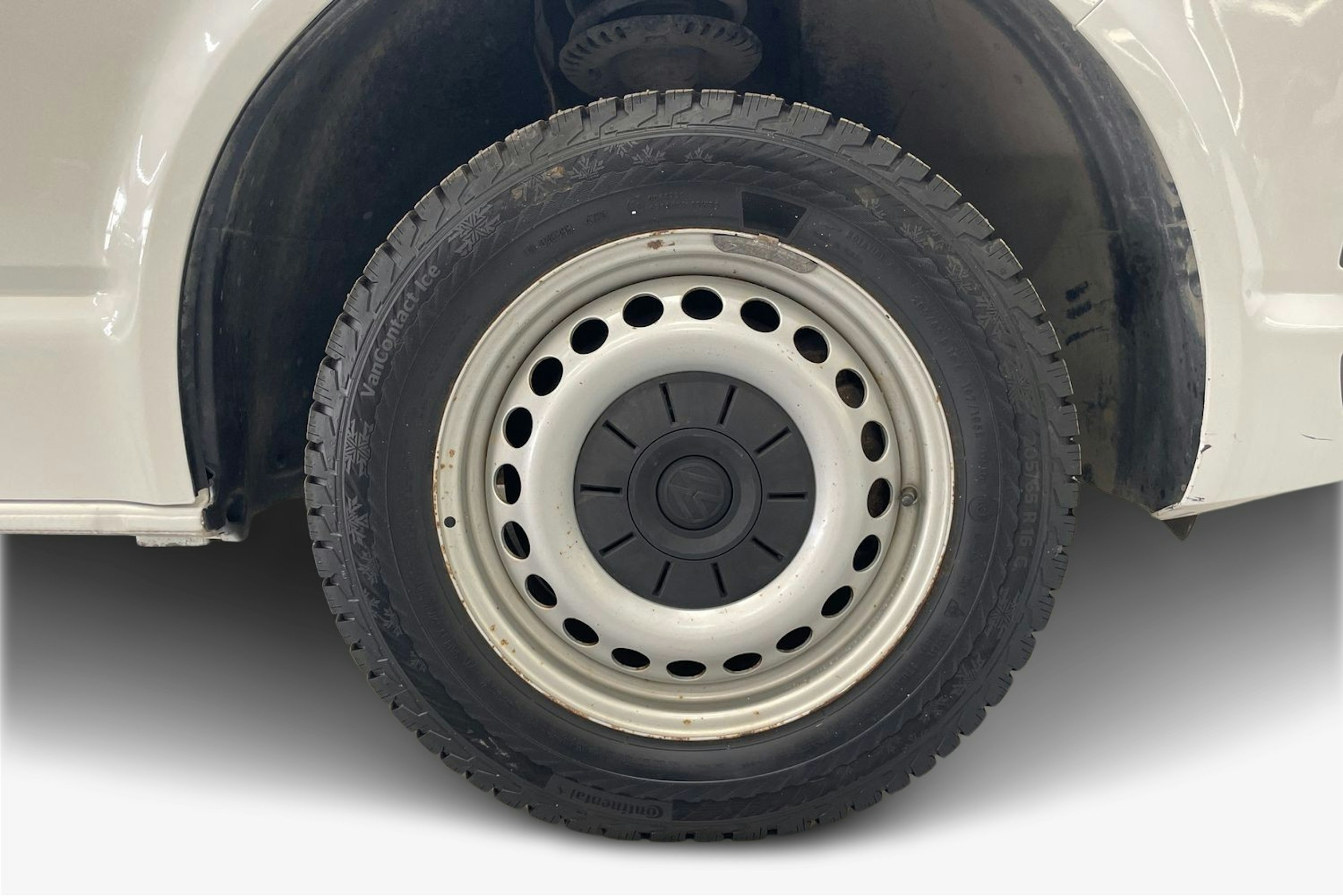 valkoinen Volkswagen Transporter 2019 kuva 11.