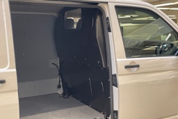valkoinen Volkswagen Transporter 2019 kuva 14.