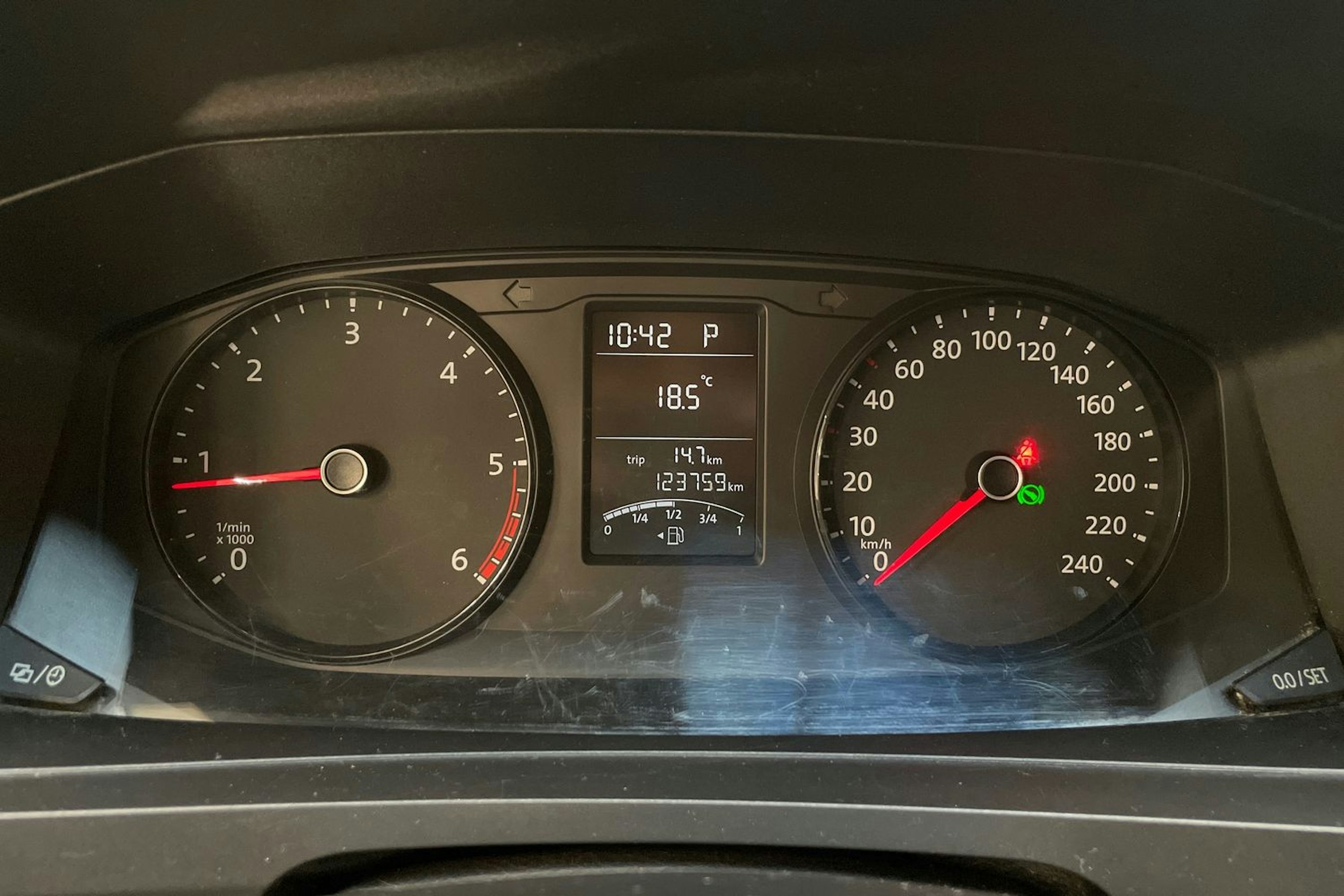 valkoinen Volkswagen Transporter 2019 kuva 21.