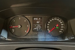 valkoinen Volkswagen Transporter 2019 kuva 21.