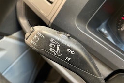 valkoinen Volkswagen Transporter 2019 kuva 22.