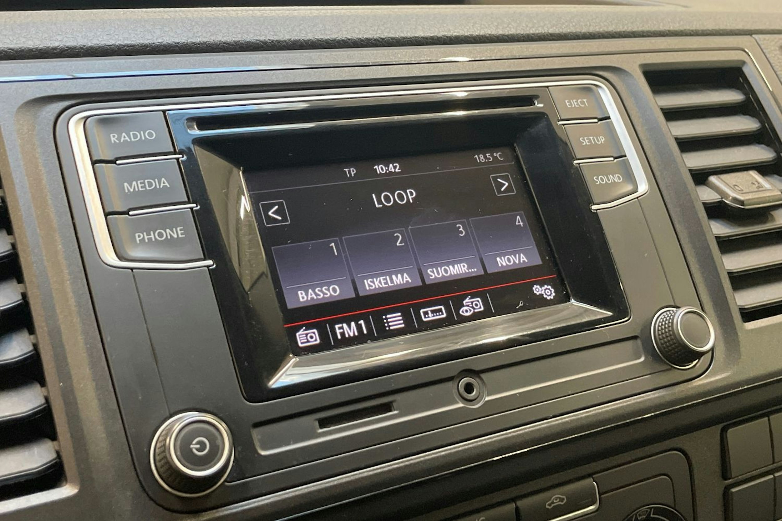 valkoinen Volkswagen Transporter 2019 kuva 23.