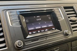 valkoinen Volkswagen Transporter 2019 kuva 23.