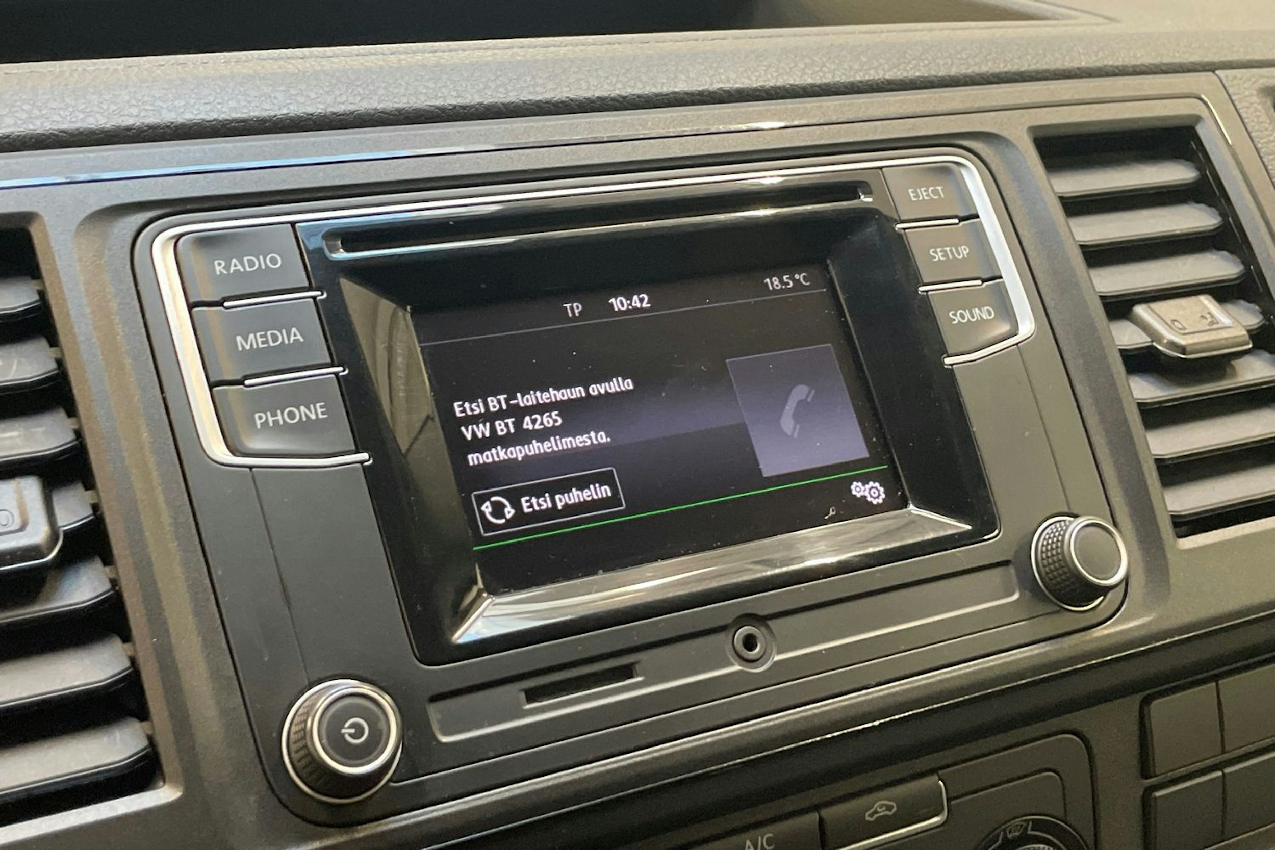 valkoinen Volkswagen Transporter 2019 kuva 25.