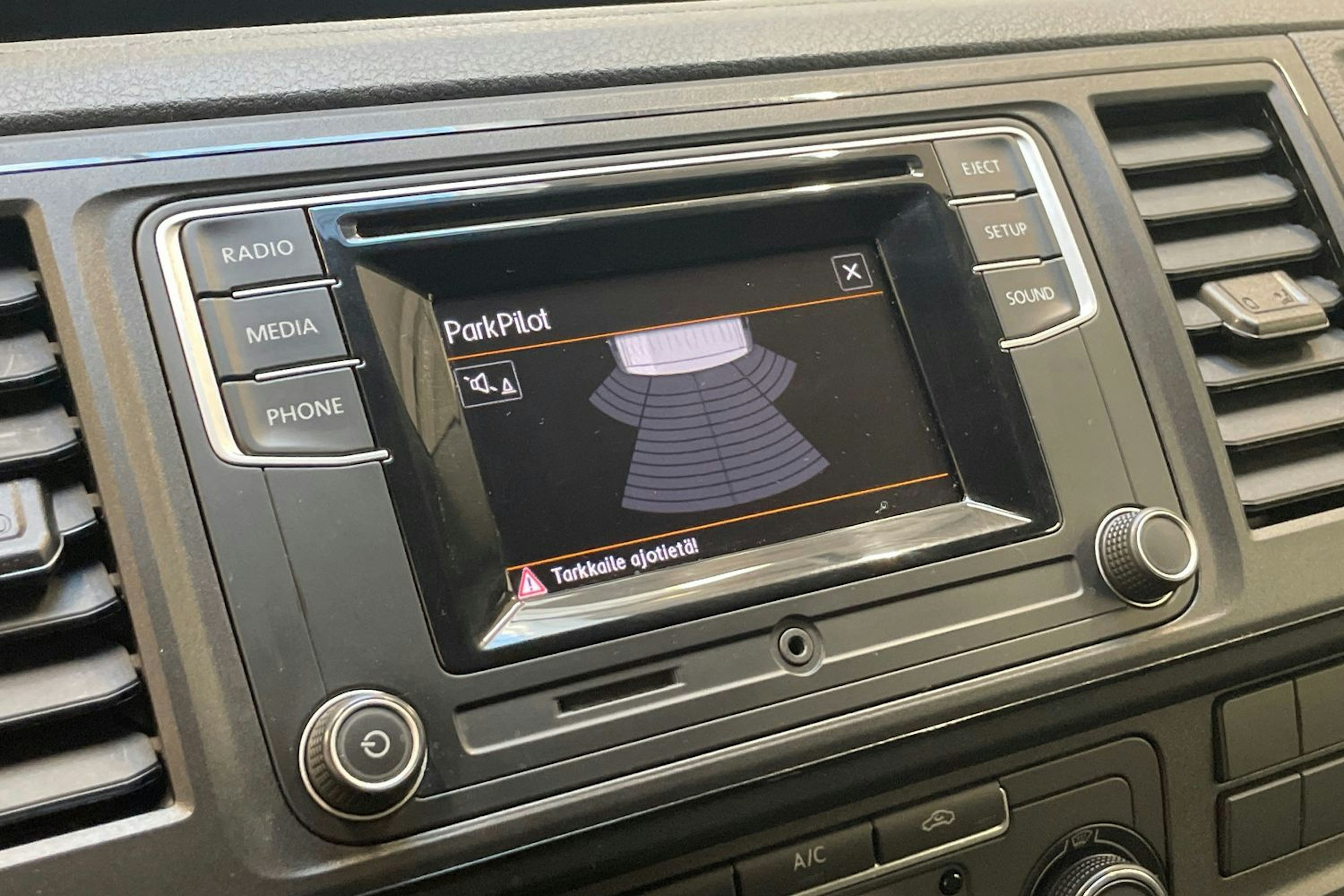 valkoinen Volkswagen Transporter 2019 kuva 26.