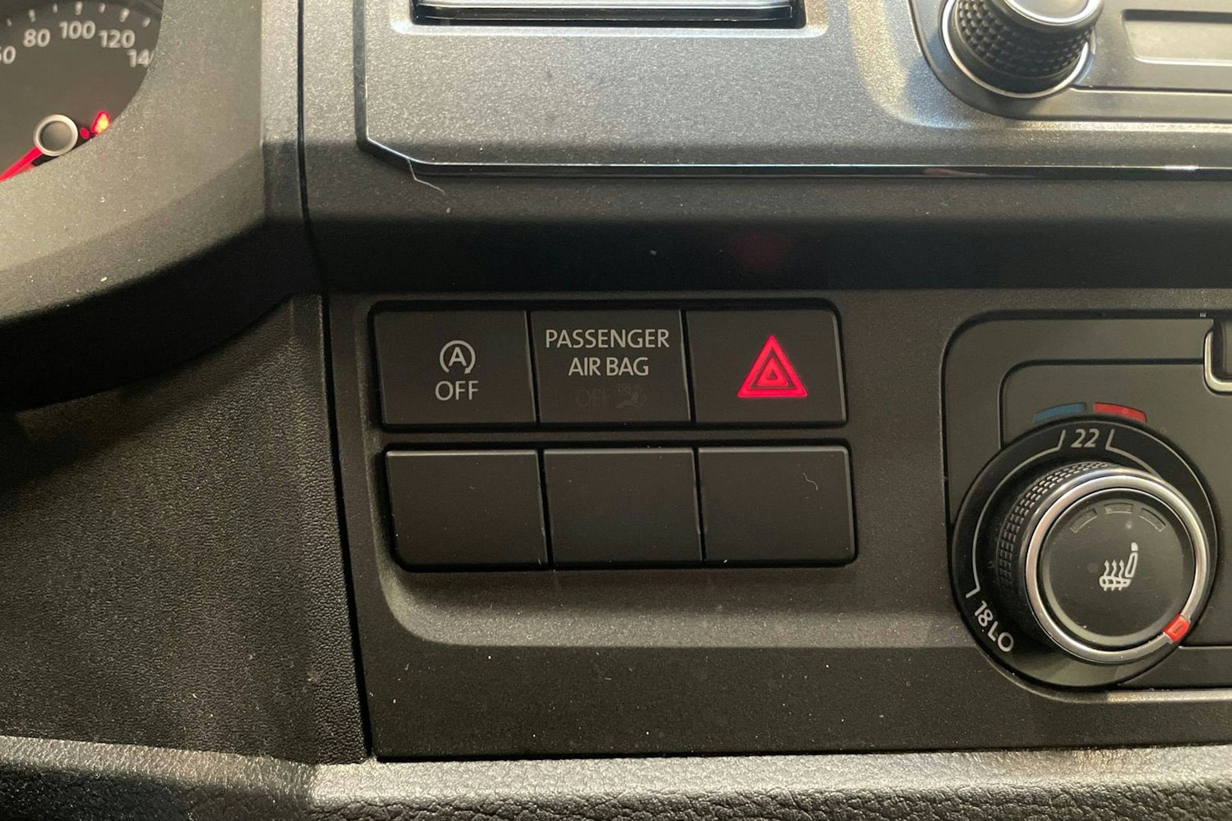 valkoinen Volkswagen Transporter 2019 kuva 28.