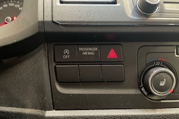 valkoinen Volkswagen Transporter 2019 kuva 28.