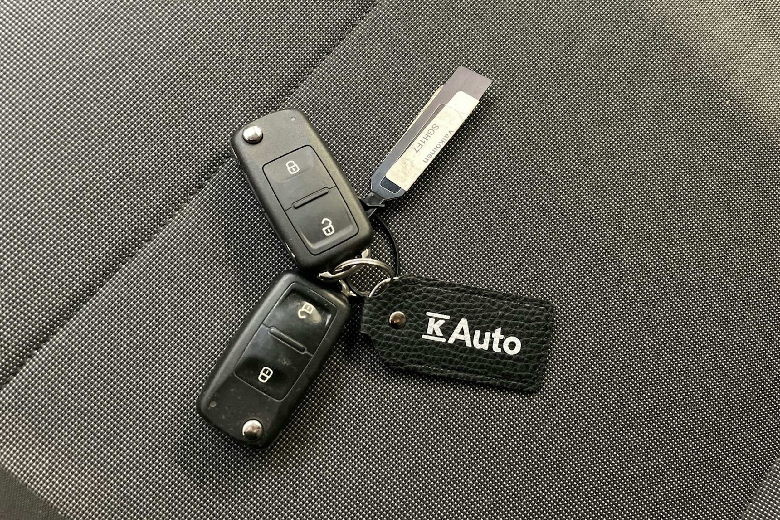 valkoinen Volkswagen Transporter 2019 kuva 32.