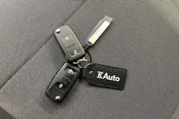 valkoinen Volkswagen Transporter 2019 kuva 32.