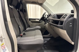 Valkoinen Volkswagen Transporter 2019 kuva 13.