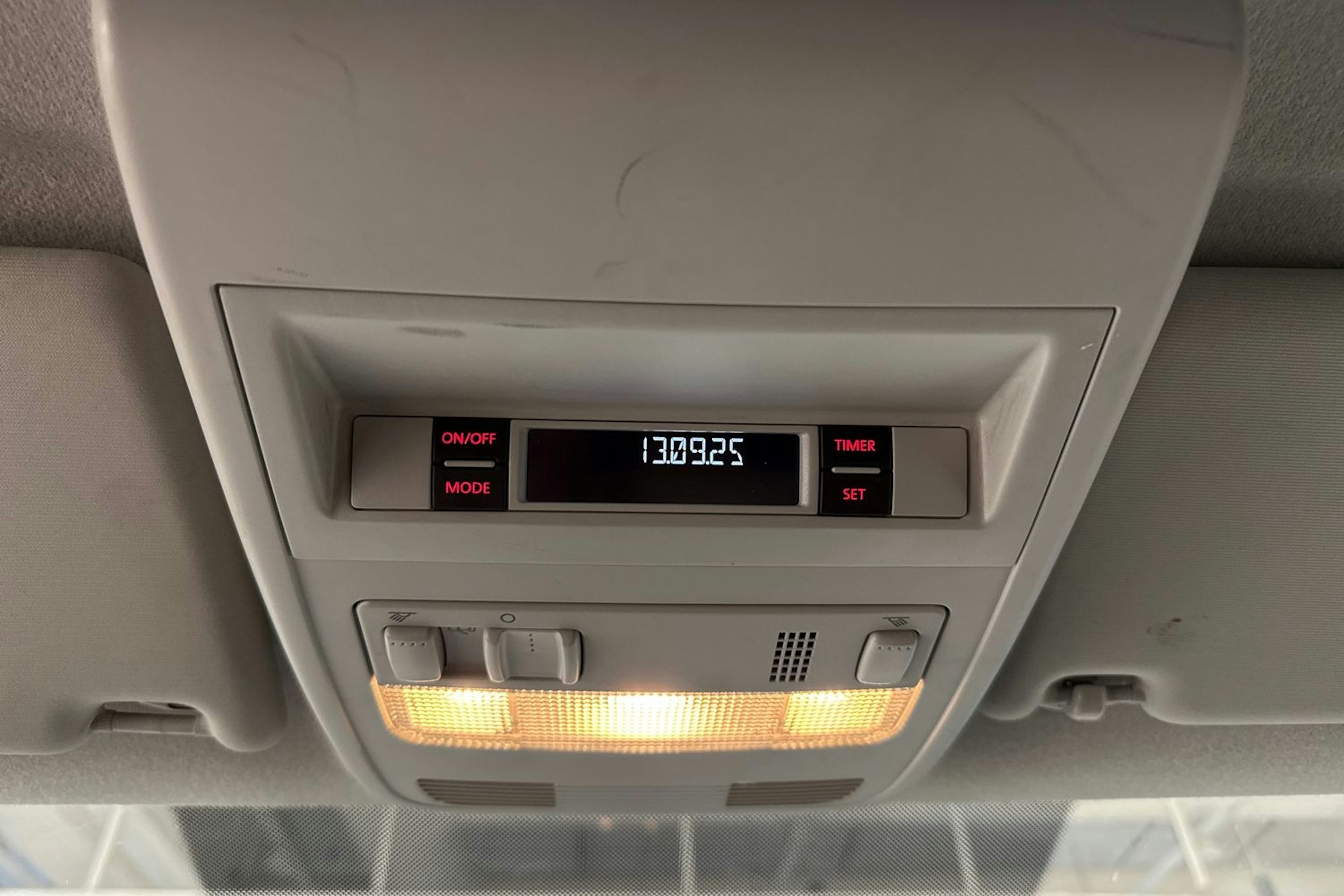 Valkoinen Volkswagen Transporter 2019 kuva 18.