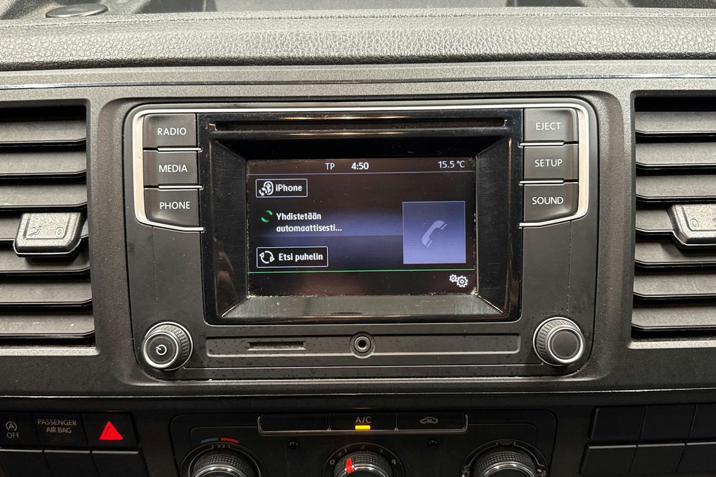 Valkoinen Volkswagen Transporter 2019 kuva 20.