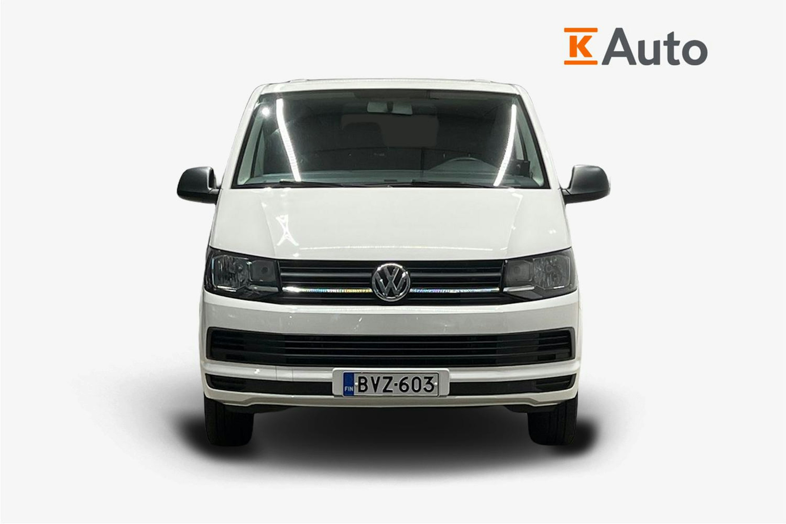 valkoinen Volkswagen Transporter 2019 kuva 5.