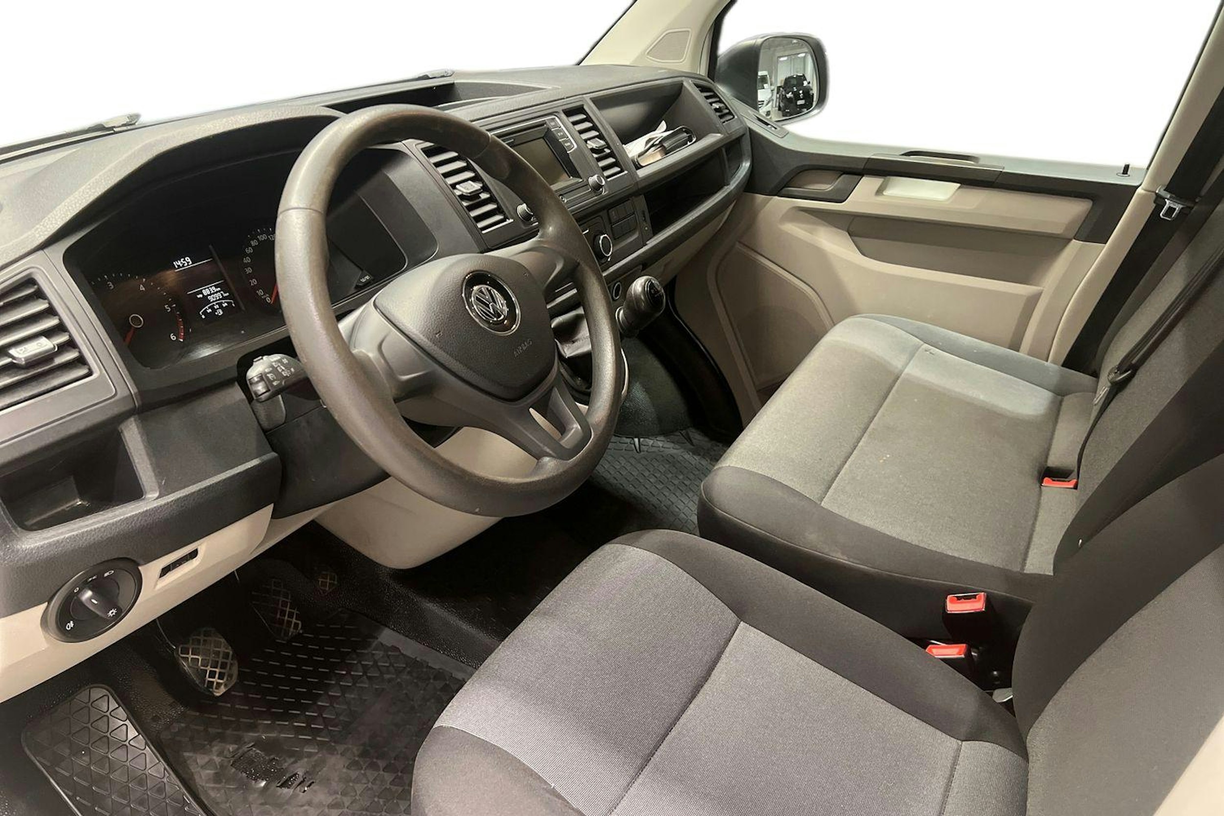 valkoinen Volkswagen Transporter 2019 kuva 7.