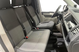 valkoinen Volkswagen Transporter 2019 kuva 10.