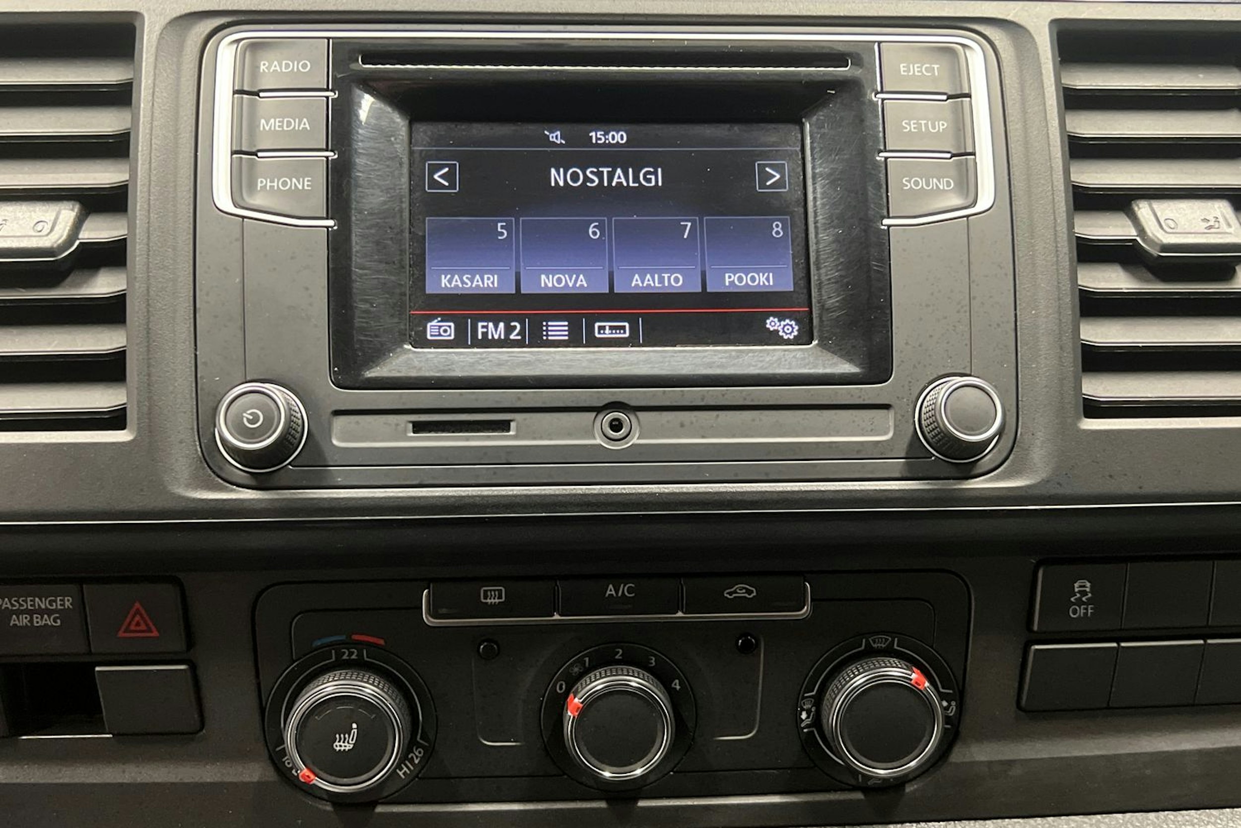 valkoinen Volkswagen Transporter 2019 kuva 13.