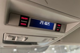 valkoinen Volkswagen Transporter 2019 kuva 14.