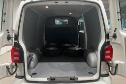 valkoinen Volkswagen Transporter 2019 kuva 17.