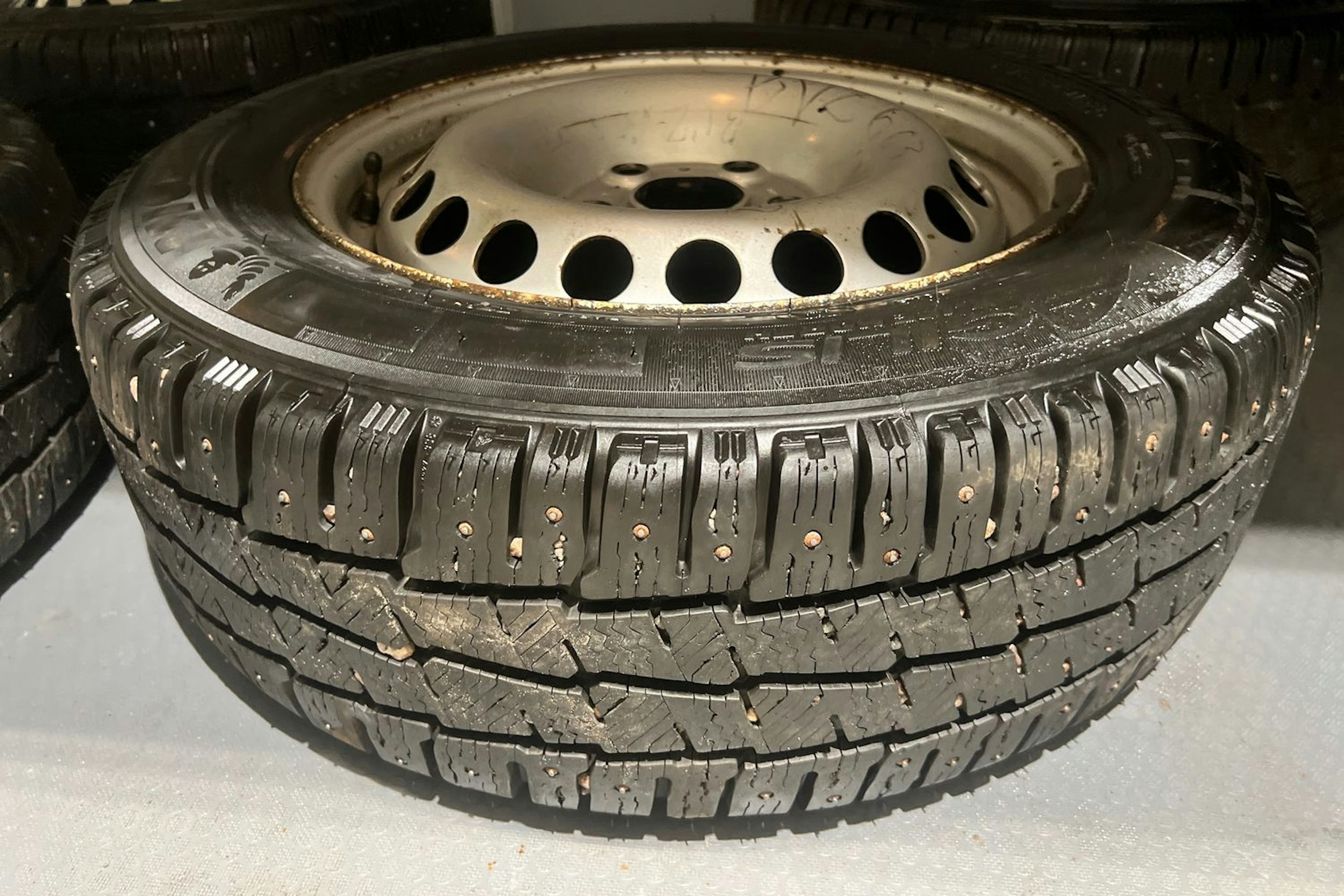 valkoinen Volkswagen Transporter 2019 kuva 18.