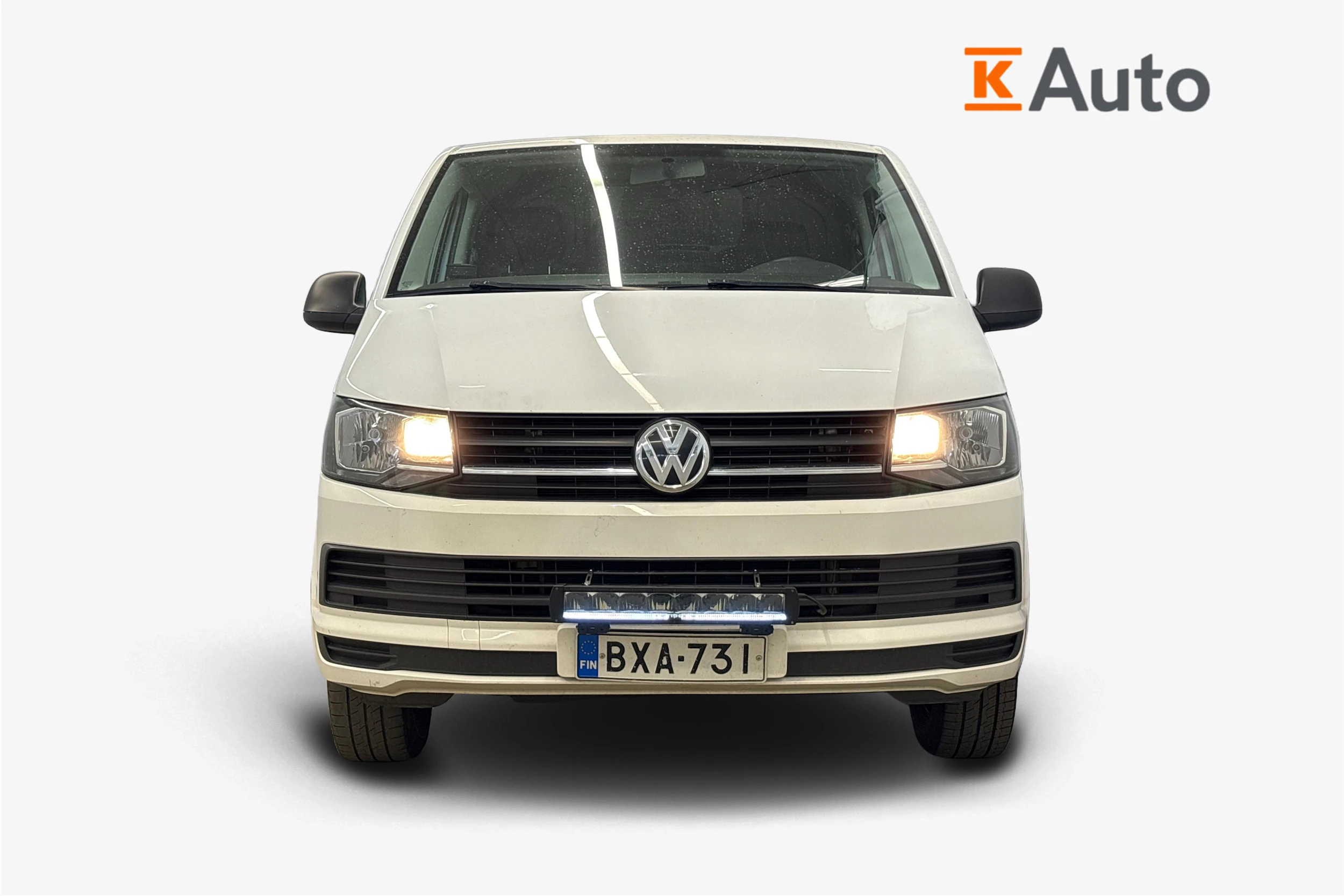 valkoinen Volkswagen Transporter 2019 kuva 4.
