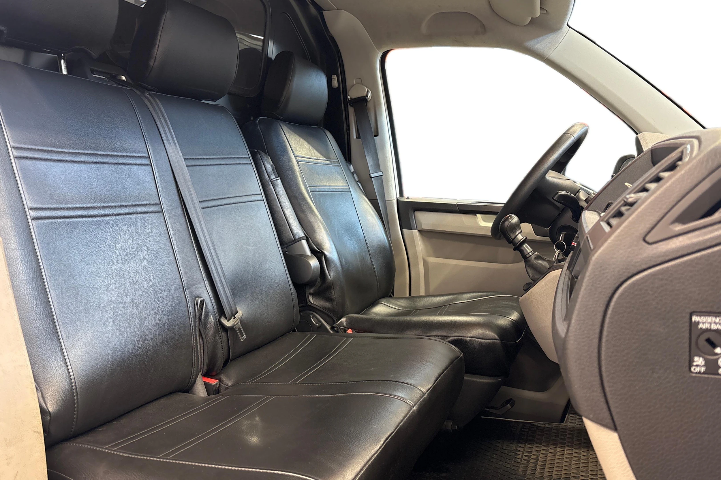 valkoinen Volkswagen Transporter 2019 kuva 9.