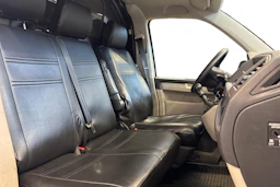 valkoinen Volkswagen Transporter 2019 kuva 9.