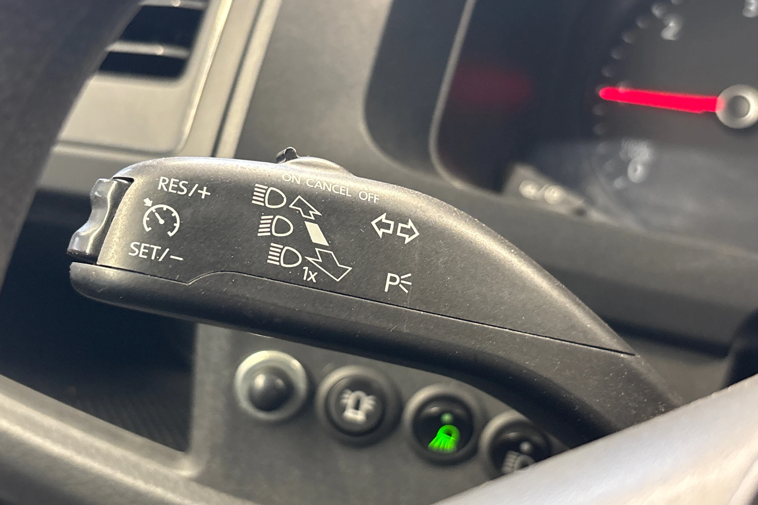 valkoinen Volkswagen Transporter 2019 kuva 11.