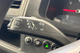 valkoinen Volkswagen Transporter 2019 kuva 11.