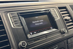 valkoinen Volkswagen Transporter 2019 kuva 13.