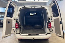 valkoinen Volkswagen Transporter 2019 kuva 16.