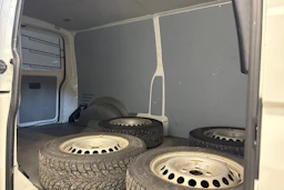 valkoinen Volkswagen Transporter 2019 kuva 18.