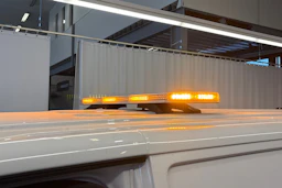 valkoinen Volkswagen Transporter 2019 kuva 22.