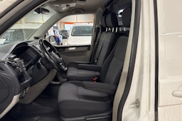 valkoinen Volkswagen Transporter 2019 kuva 3.