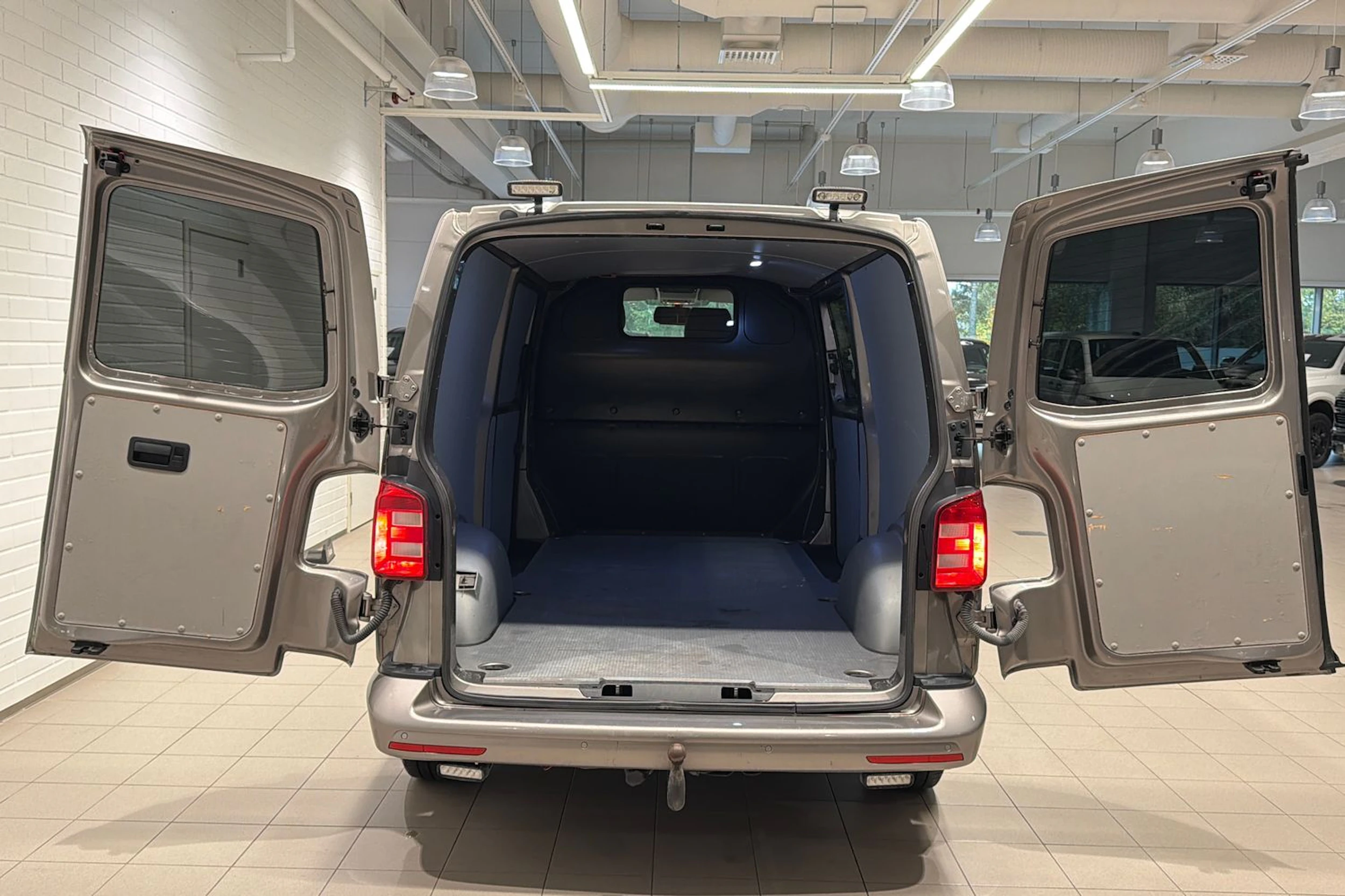Ruskea (beige) Volkswagen TRANSPORTER 2019 kuva 26.