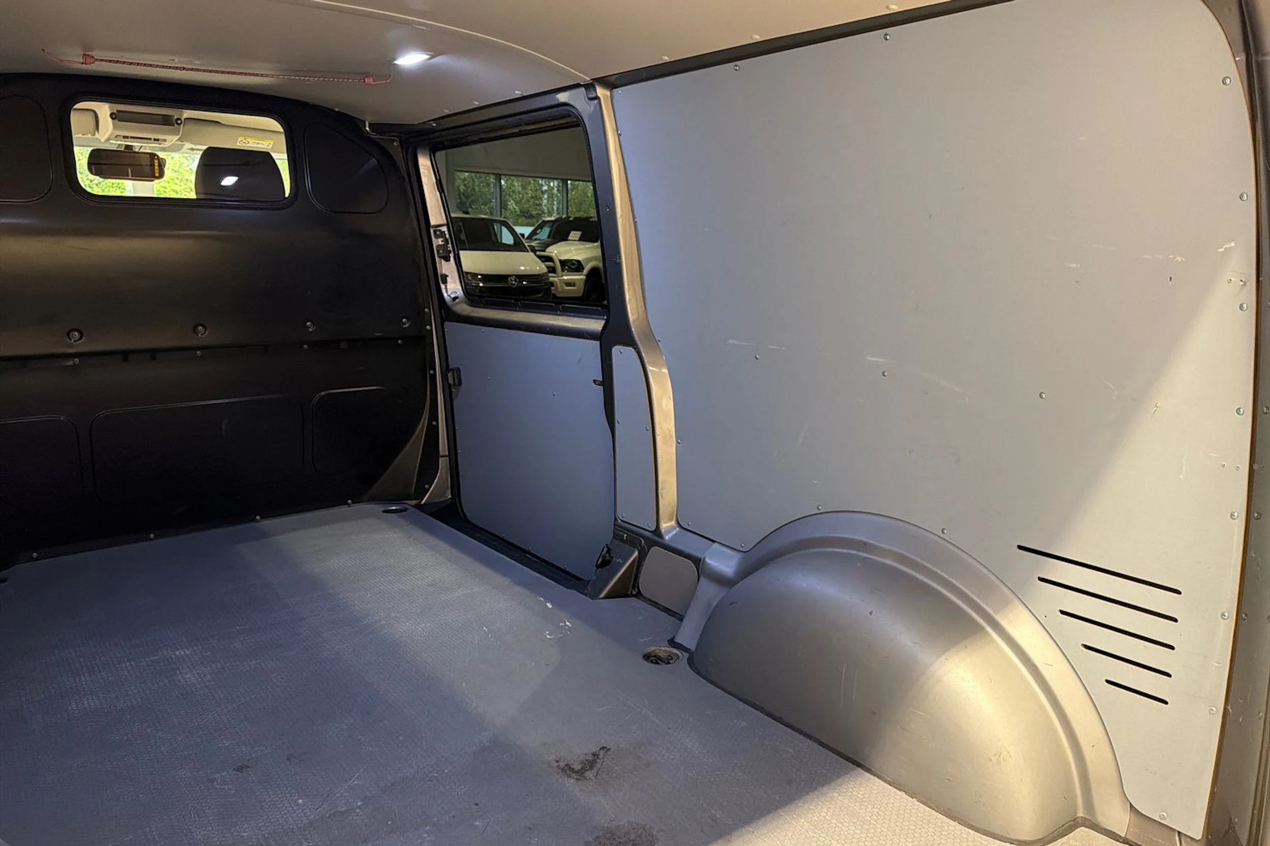 Ruskea (beige) Volkswagen TRANSPORTER 2019 kuva 28.