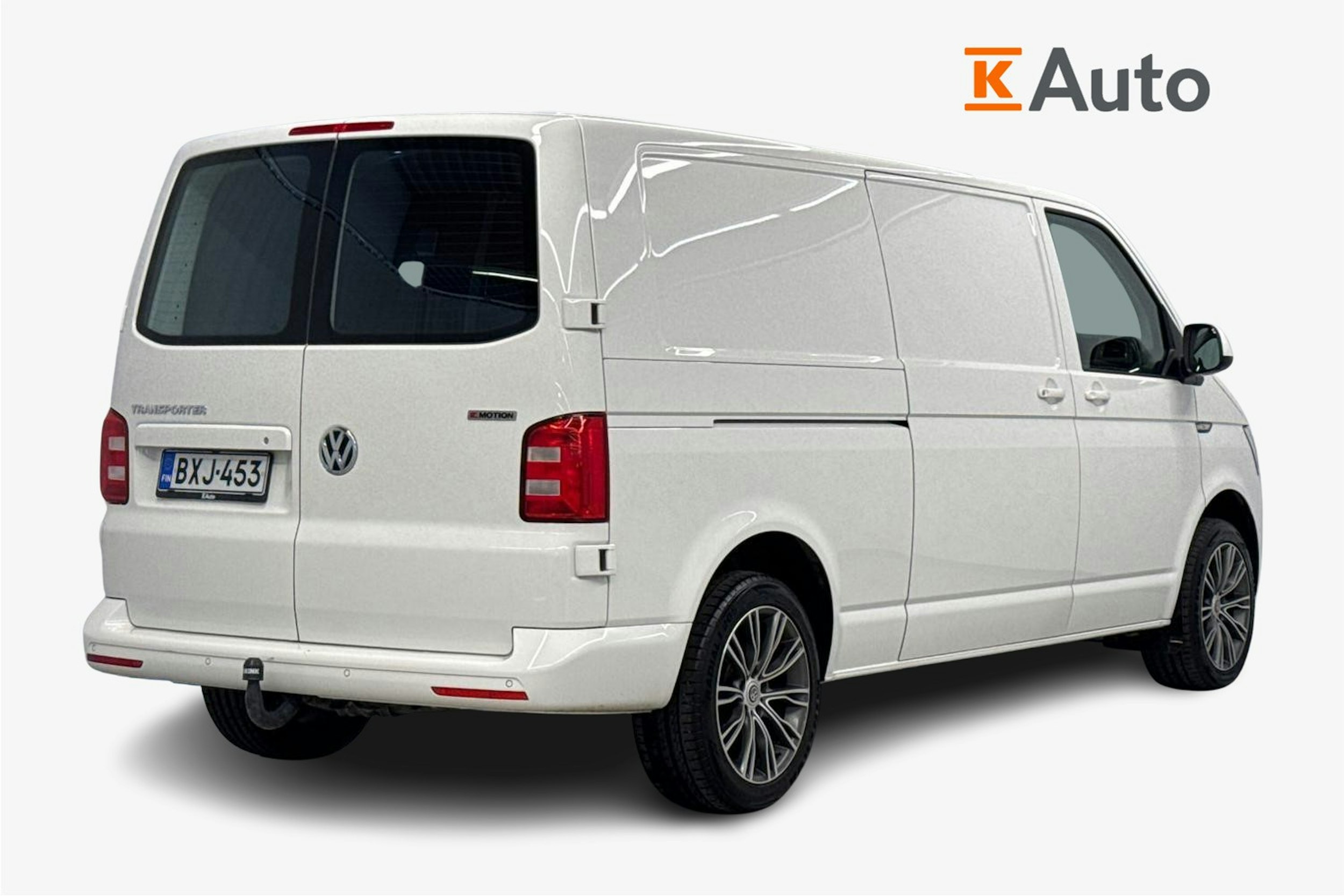 valkoinen Volkswagen Transporter 2019 kuva 2.