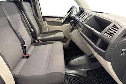 valkoinen Volkswagen Transporter 2019 kuva 9.