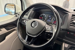 valkoinen Volkswagen Transporter 2019 kuva 13.