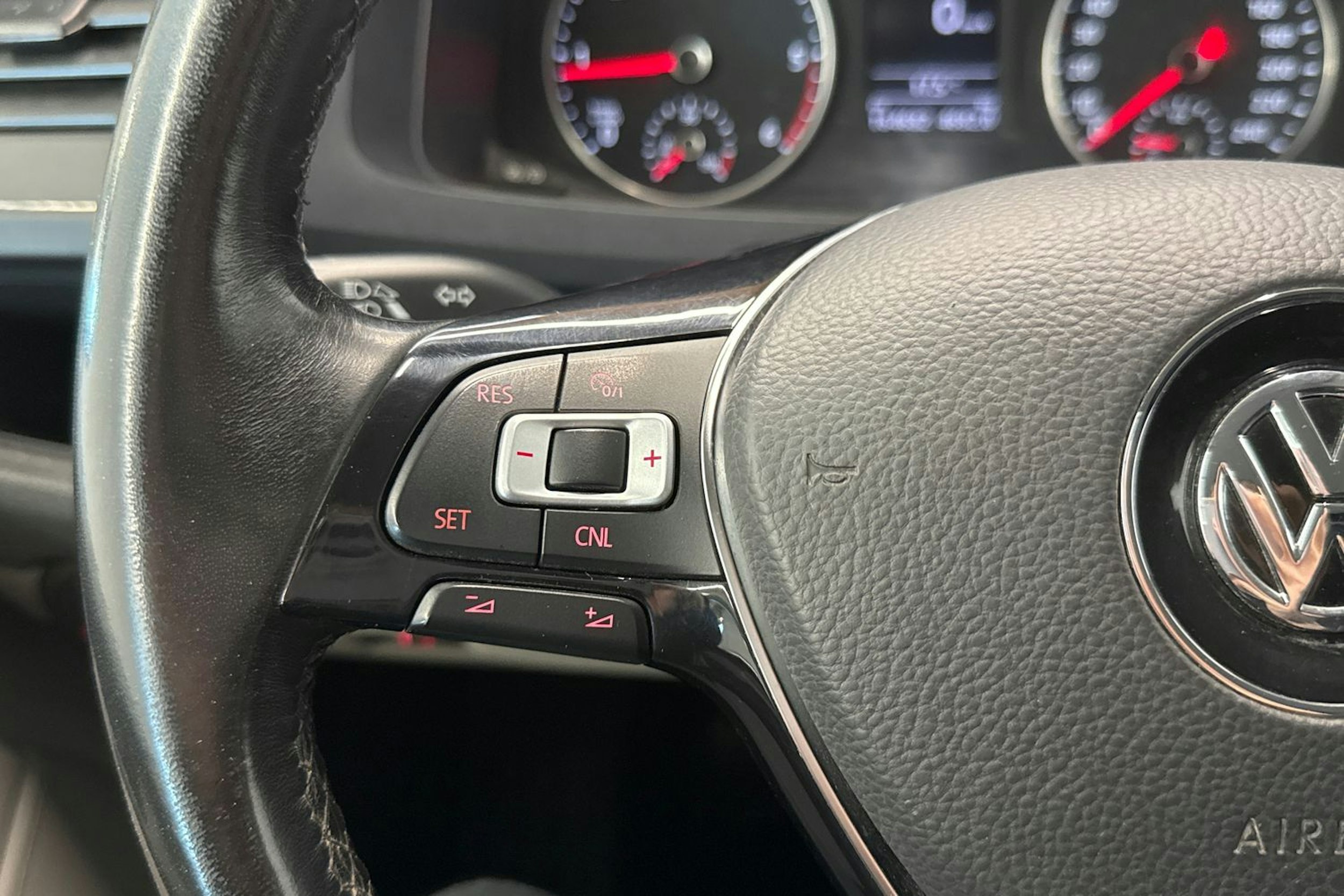 valkoinen Volkswagen Transporter 2019 kuva 14.