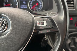 valkoinen Volkswagen Transporter 2019 kuva 15.