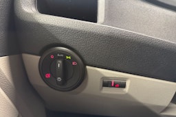 valkoinen Volkswagen Transporter 2019 kuva 17.